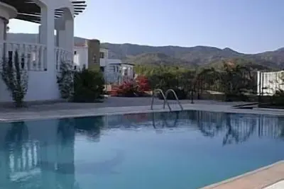 Image de Paisible situé dans les contreforts des Montagnes, 10 minutes à pied de la plage