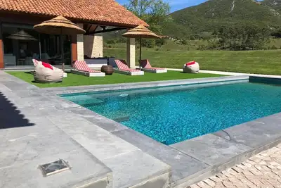 Image de maison T4 inséré avec piscine et barbecue jeudi dans la Serra da Arrabida
