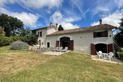 Image de Ferme en pierre isolée, 1/3 acre, vue imprenable, proche des plages de lacs et de rivières