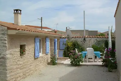 Image de Maison en pierres, grande piscine. au calme, proche mer1, . 5 km classé 4 étoiles