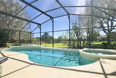 Image de Villa 5br pour les familles avec vue imprenable et piscine privée orientée au sud