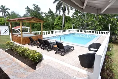Image de Beautiful North Coast Jamaican Villa by the name of Patiently Waiting