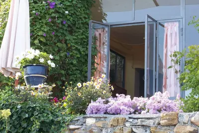 Image de Magnifique appartement avec vue sur la mer et jardin, wifi