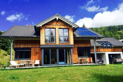 Image de Maison en bois design élégante et moderne sur le Flattnitz