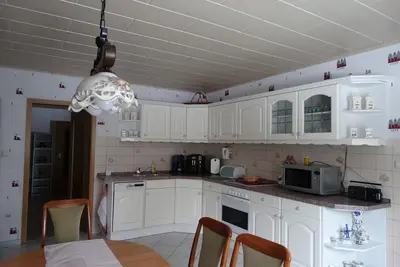 Image de appartement calme avec terrasse, spacieux et moderne, à 1500m de la plage