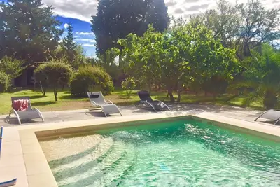 Image de Villa de Caractère dans superbe parc sur colline avec piscine