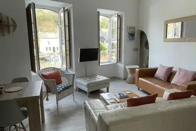 Image de Bel appartement à Port avec une vue imprenable sur le fleuve.
