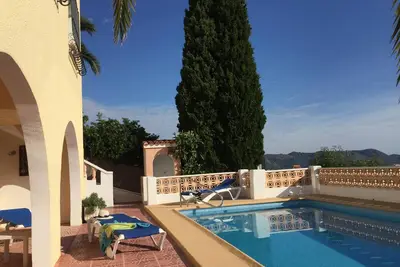 Image de Maison de vacances - un oasis paisible avec vue sur les montagnes et la mer