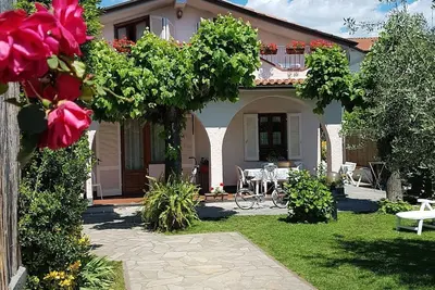 Image de Belle villa pour 9 personnes, avec beau jardin. Un bon équipement.