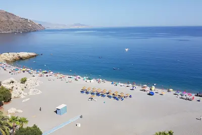 Image de Bel appartement de plage, vue fantastique sur la mer, accès internet wifi gratuit, A / C!
