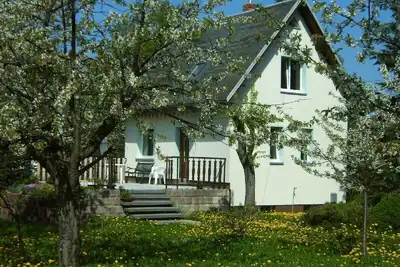 Image de Agréable maison de vacances avec grand jardin, à quelques minutes du centre