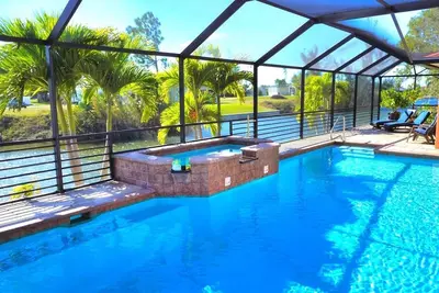 Image de Maison de vacances sur l'eau avec piscine et spa surdimensionnés! ! !