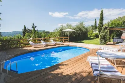 Image de Piscine privée. Jardin. Commodités haut de gamme.