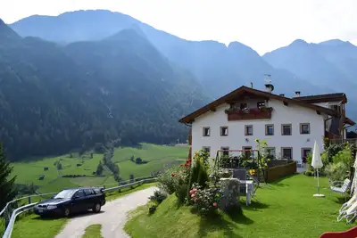 Image de Appartement dans la belle Val Martello avec une vue imprenable Tyrol du Sud