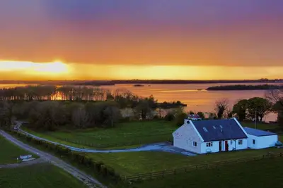 Brownstown Lodge - Pêche House Lodge & Country avec vue sur le lac et endroit isolé