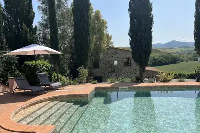Image de Villa avec piscine privée et jardin clos