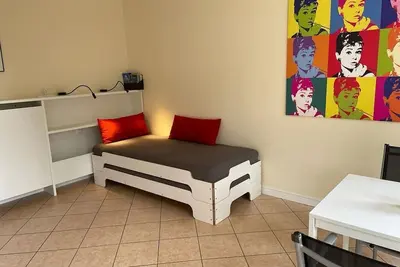 Image de Studio privé avec balcon et terrasse sur le toit près de la mer