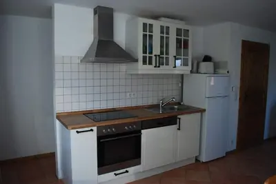Image de Partie d'un vieux manoir avec un grand étang de baignade à la frontière triangle B, Nl, D