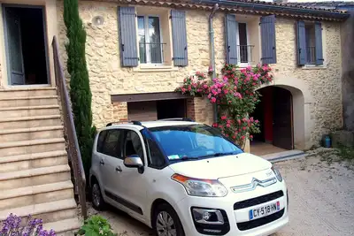 Image de Proche de Nîmes, authentique maison de village rénovée en 2009 - Cour et jardin