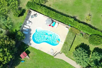 Image de gîte mitoyen avec piscine chauffée à 5km de la plage
