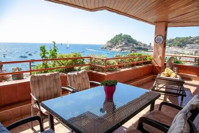 Image de Un très bel appartement au bord de la mer avec la vue sur la forteresse