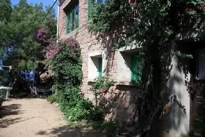 Porto  Villa traditionnelle en  granit rose, vue sur la mer  tour et montagne