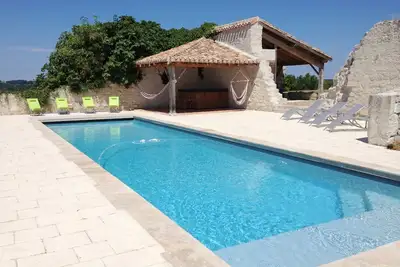 Image de Beau manoir dominant les vallons avec piscine privée