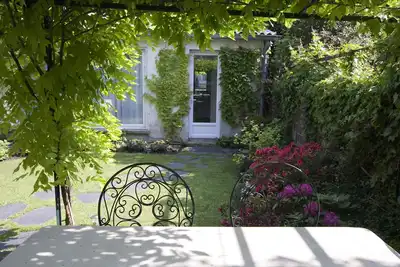 Image de Une maison d'hôtes de charme dans un jardin à 500m de Paris