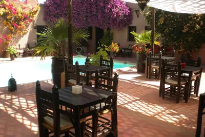Image de Riad de charme tout confort avec piscine sans vis à vis et grand jardin arboré.
