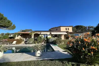 Image de Villa provençale, piscine, vue mer calme absolu, vieux village de Biot