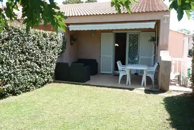 Image de Mini villa en bord de mer, résidence arborée et fermée.