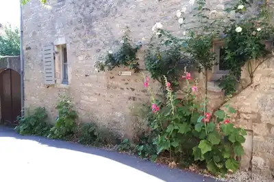 Image de La Maison De Pierre - Confortable Maison De Charme Du Xveme Siecle