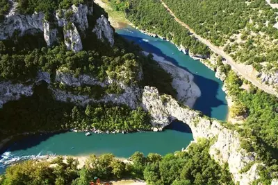 Image de Mas mitoyen du Xviii dans propriété prive arbore