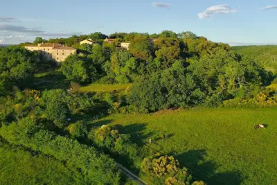 Image de Gîte, 4 couchages, calme et repos, vue imprenable, pleine nature.