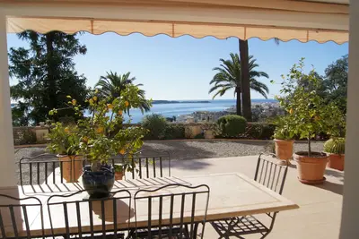 Image de Appartement-Villa de charme, Vue mer à 180°, calme, terrasse sublime, jardin