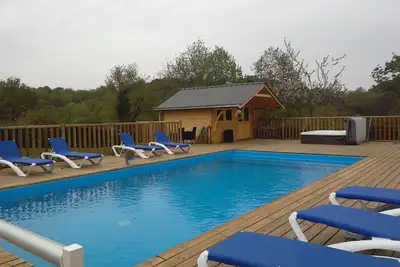 Image de gite en campagne pour 2 personnes avec piscine jacuzzi et sauna
