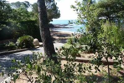 Image de 30m de la Plage, Maison climatisée, vue Mer, jardin clos, idéal famille