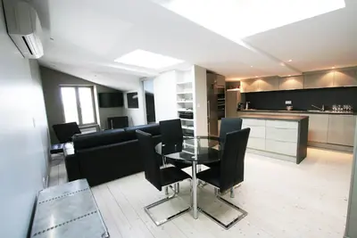Image de Vue unique Tour et mer Appt 2 pièces 50m² Rue sur les Murs