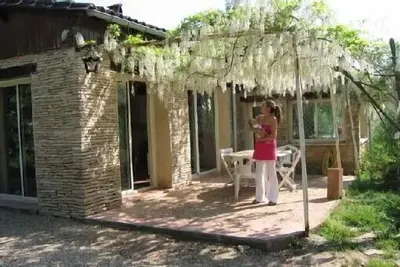 Image de Jolie maison 2 chambres lalinde entourée de nature, de ruisseaux, et vue riviere