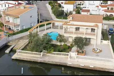 Image de Luxueuse Villa De 300 M2 Au Bord De L Eau Sur La Costa Brava