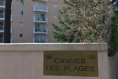 Image de Studio dans une jolie résidence clôturée - avec piscine et parking privé