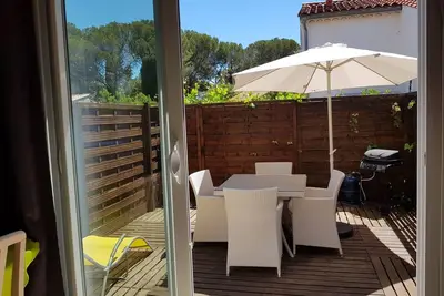 Image de Beau 2 pieces ensoleillée, 300m/mer, grande terrasse, wifi