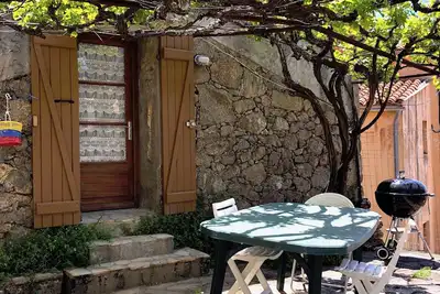 Image de Jolie maison en pierre au coeur du village