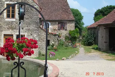Image de Gîte de 130 m2 situé à 20' de Beaune au 1er étage d'une maison ancienne