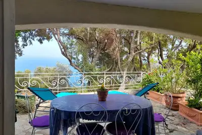 Image de Vues sur mer, 2 belles  terrasses, charmant duplex dans villa, jardin paysagé
