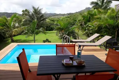 Image de bungalow Colibri et sa piscine