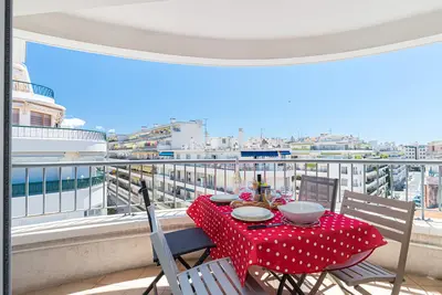 Image de Appartement Béatrice avec place de parking gratuite. Ascenseur