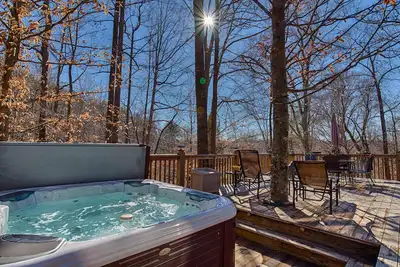 Image de 5 Br Log Home sur 18 acres | 5 min Tiec | Jacuzzi