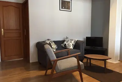 Image de Appartement avec parking dans la cité médiévale, à 100 m du quai, commerces.