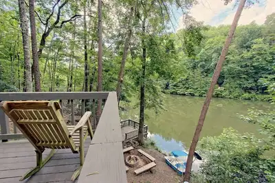 Image de Lakefront, Mtn View, Hot Tub, Table De Piscine, Firepit, Projecteur, Chiens Ok, 3bd Disponible